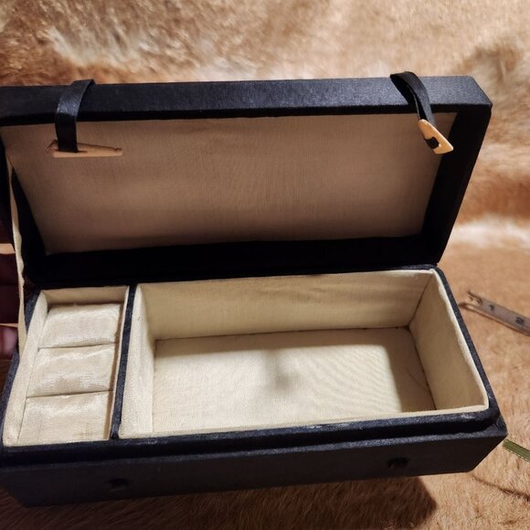 Vintage Antique 19th Century Chinese Embroidered Silk Jewelry Box With Bird & Fl - Picture 5 of 6